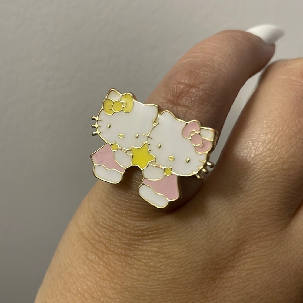 Hello kitty ring